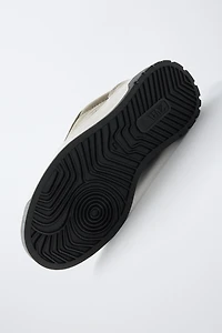 SKATER SNEAKERS