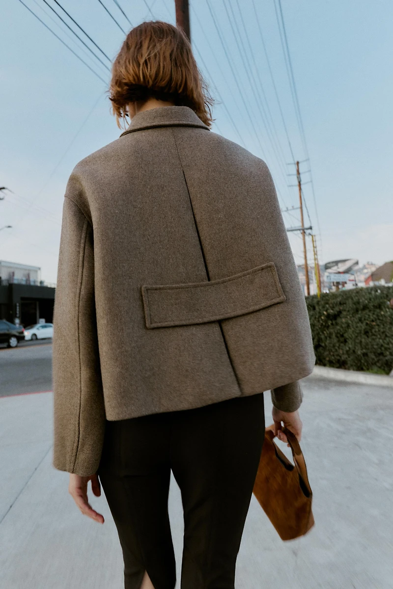 MANTEAU COURT AVEC LAINE