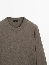Crew neck knit sweater
