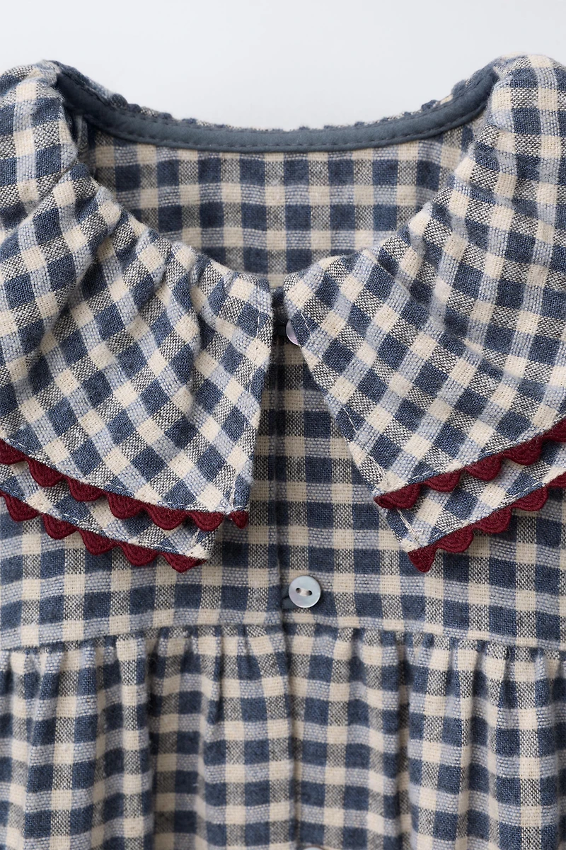 ROBE À CARREAUX ET ONDULINE