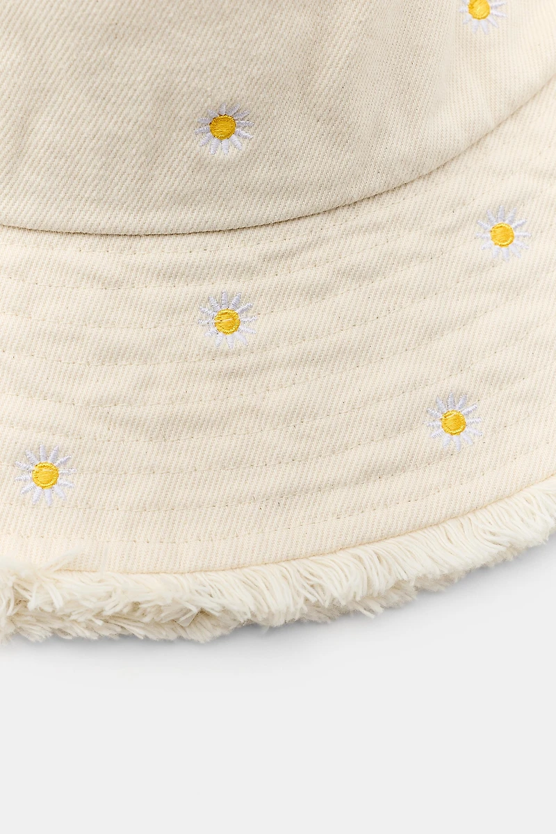 DAISY EMBROIDERED BUCKET HAT