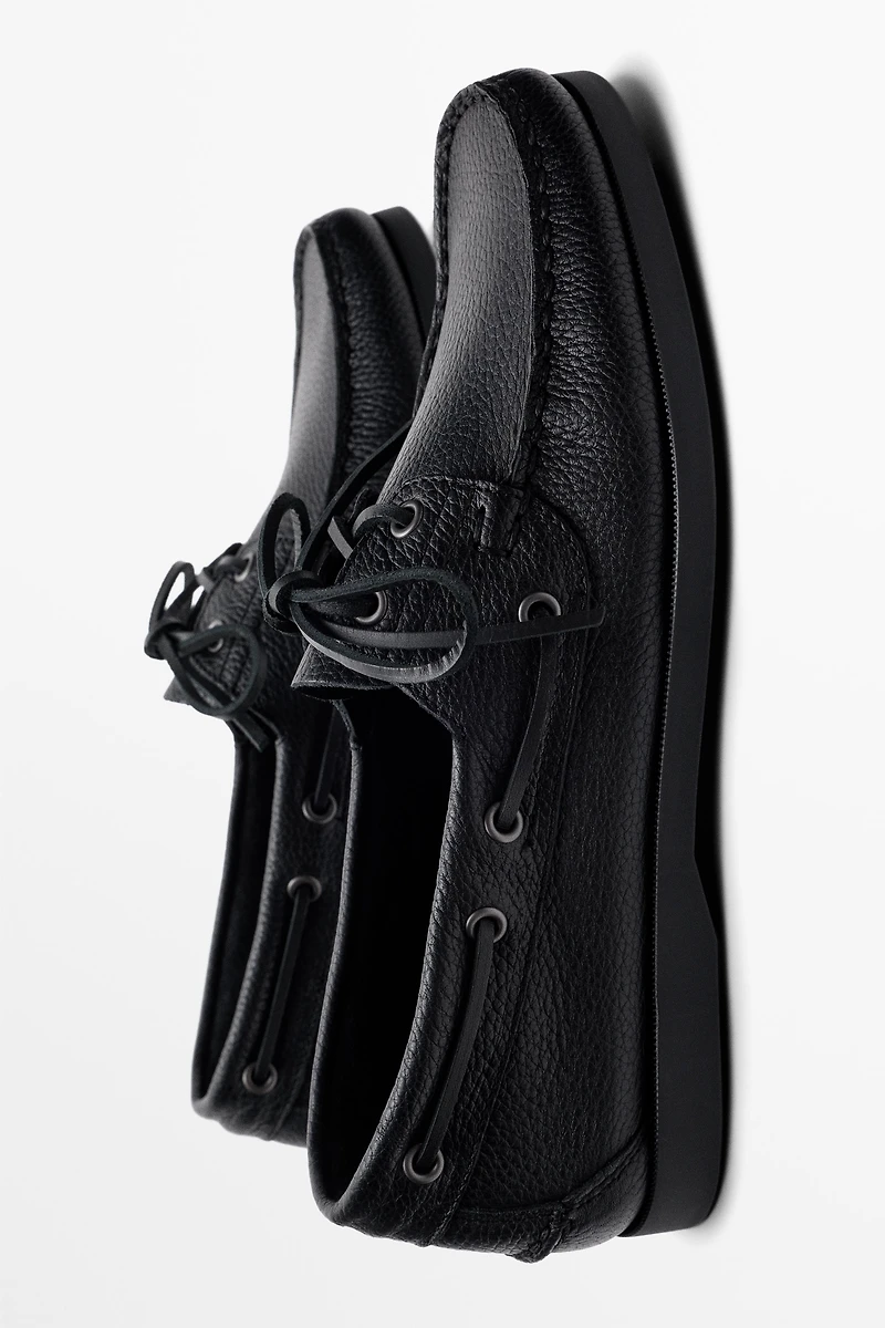 Leather boat shoe
