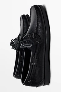 Leather boat shoe