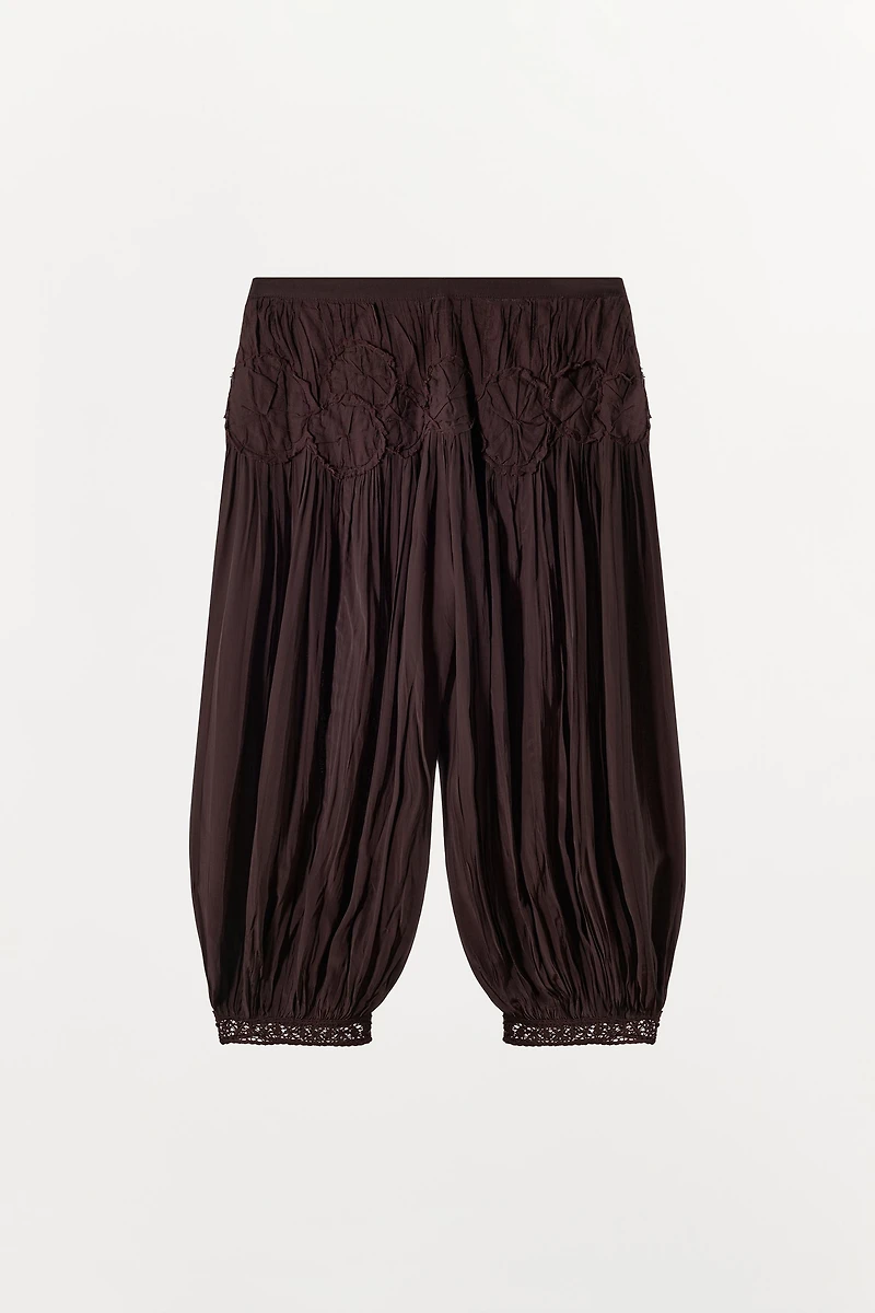 PLEATED CROCHET BLOOMER PANTS