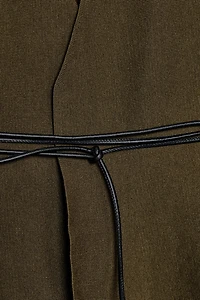 GILET EN MAILLE AVEC CEINTURE