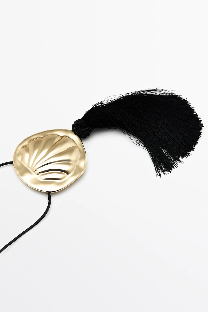 Shell pendant necklace with tassel
