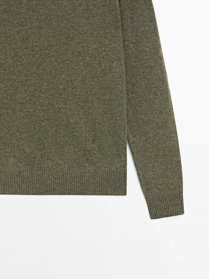 Crew neck cashmere sweater