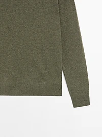 Crew neck cashmere sweater