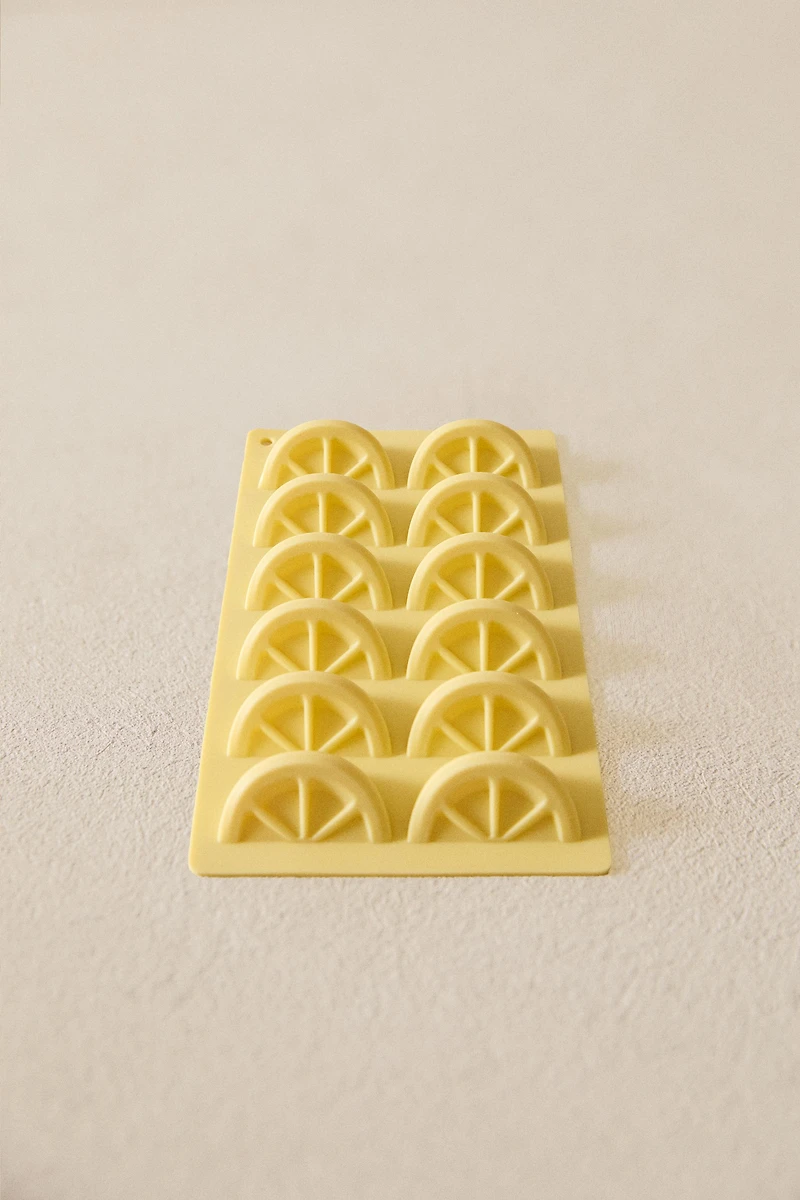 SILICONE ICE TRAY LEMON SLICES