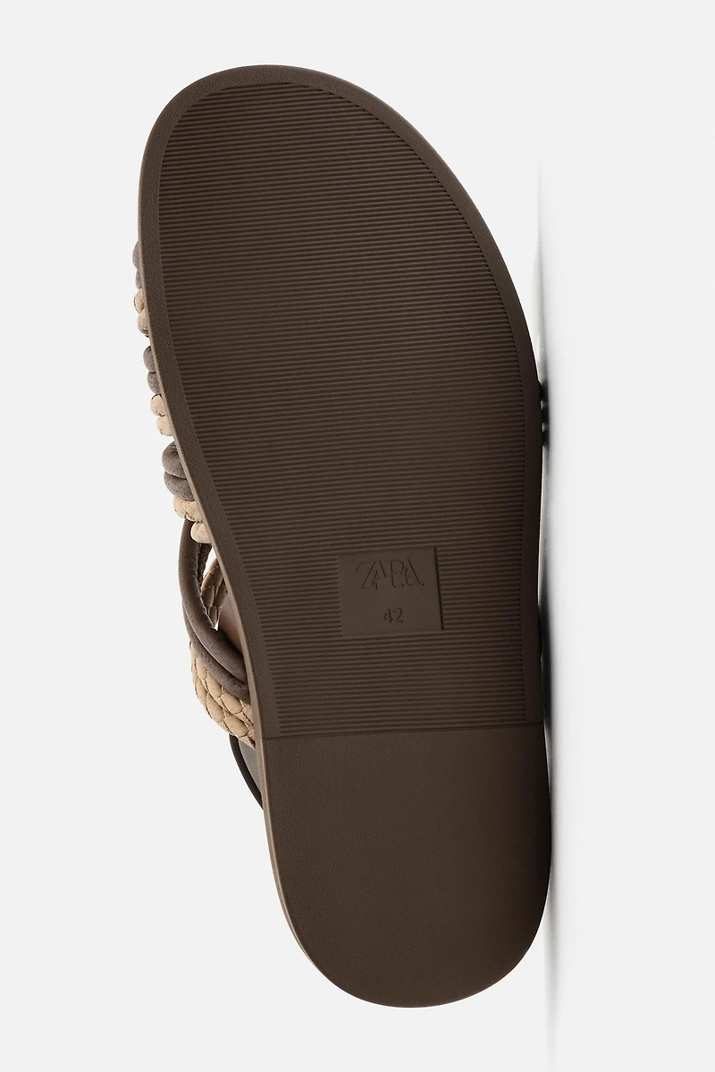 CONTRASTING STRAP SANDALS