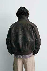 BLOUSON BOMBER EN MATIÈRE SYNTHÉTIQUE GRAVÉ FORD ©
