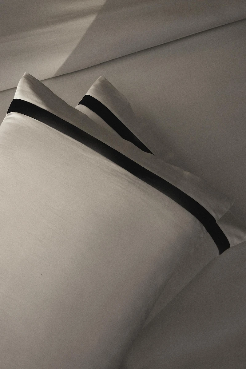BORDERED SATEEN PILLOWCASE