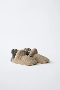 FLEECE HOUSE SLIPPERS
