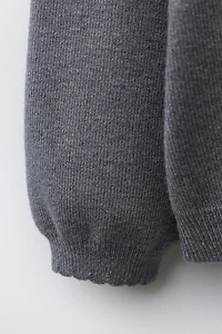 PULL EN MAILLE À FLEURS BRODÉES