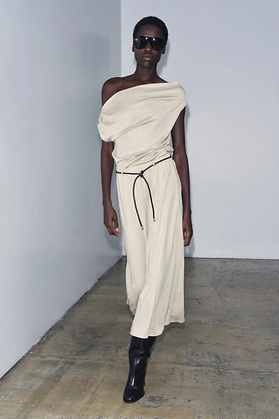 ASYMMETRIC CUT-OUT KNIT TOP