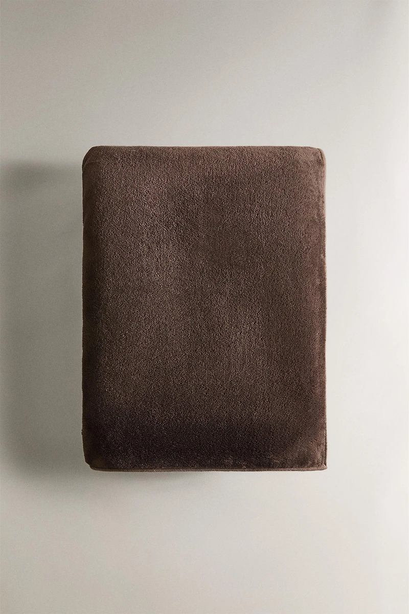 FLEECE BLANKET