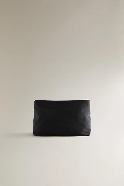 TECHNICAL FABRIC TOILETRY BAG