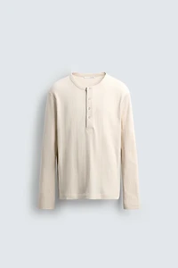 T-SHIRT COL TUNISIEN TEXTURÉ