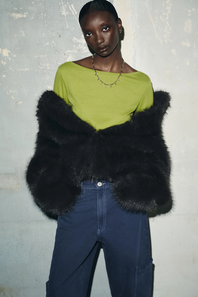 ASYMMETRIC BOAT NECK T-SHIRT