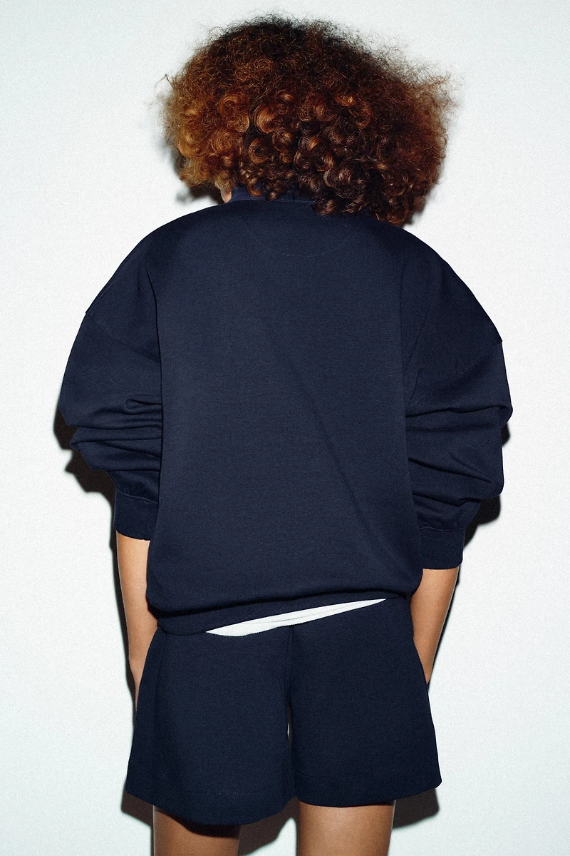 OVERSIZED ZIP-UP SWEATSHIRT