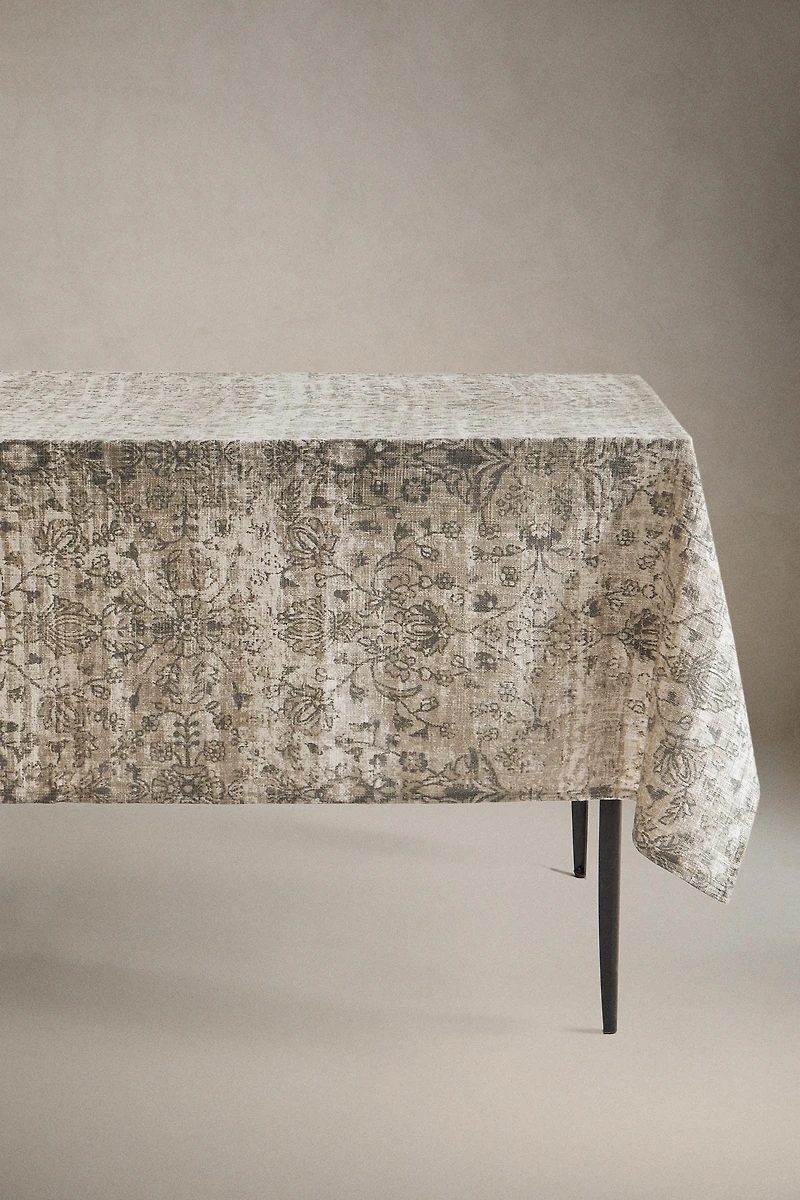 BLENDED FLORAL PRINT TABLECLOTH