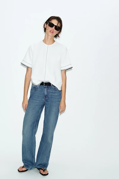 CONTRAST TOPSTITCHED TOP