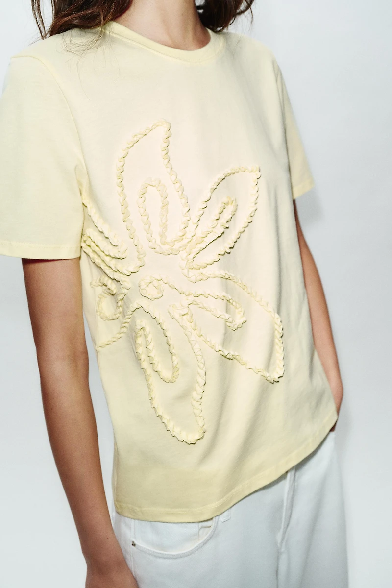 RAISED FLOWER T-SHIRT