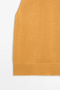 Sleeveless knit halter top