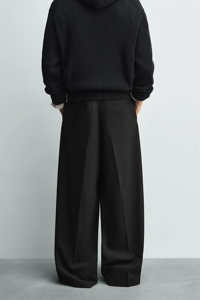 PLEATED WIDE FIT PANTS