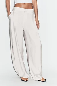 PANTALON FLUIDE À PLIS ET RAYURES