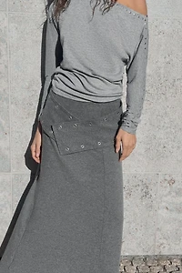 JUPE MI-LONGUE SOUPLE À CLOUS