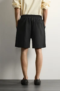 TEXTURED JOGGER SHORTS