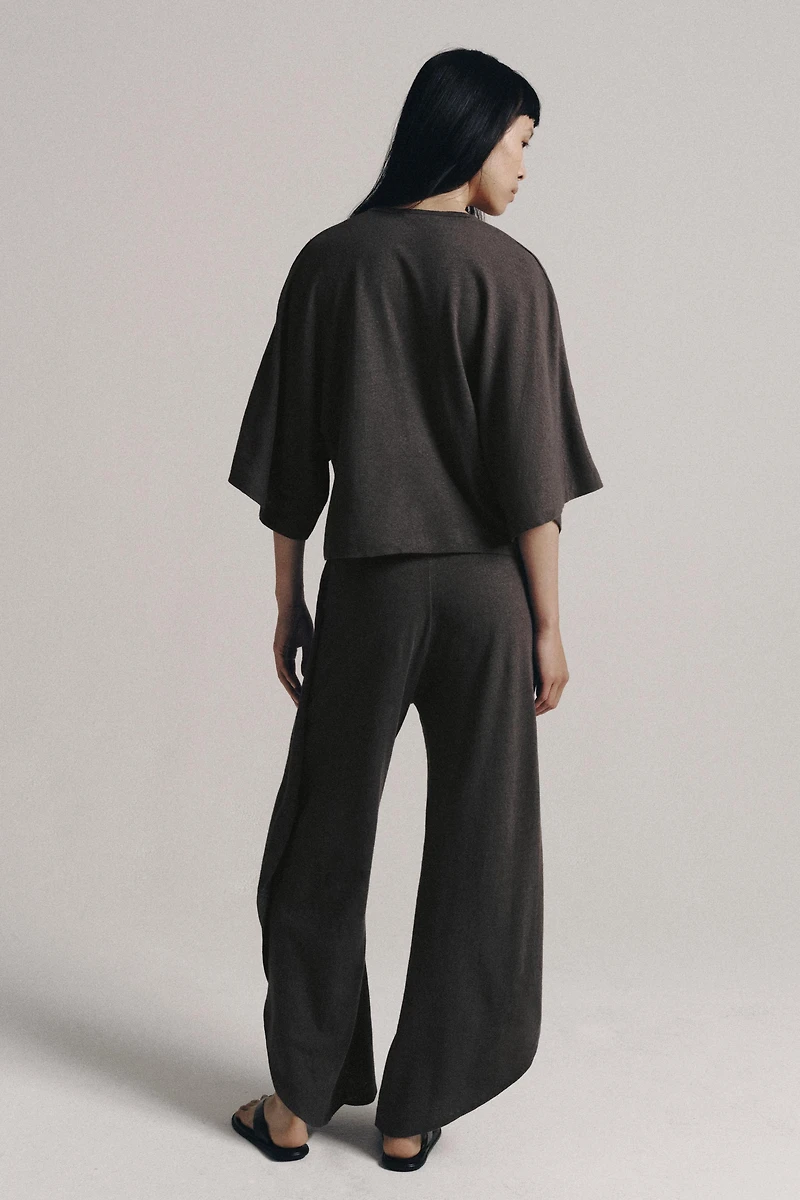 LINEN BLEND V-NECK T-SHIRT