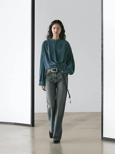 Mid-rise straight-leg flare fit jeans