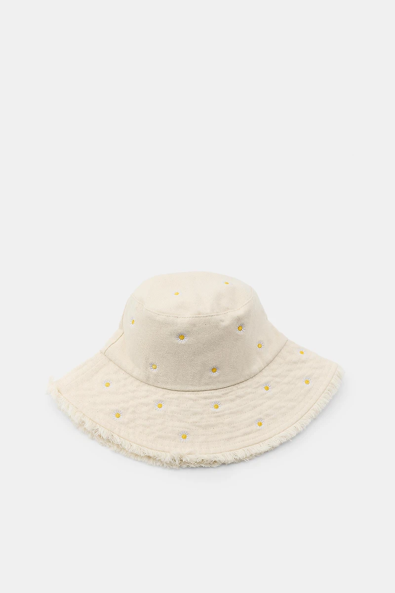 DAISY EMBROIDERED BUCKET HAT
