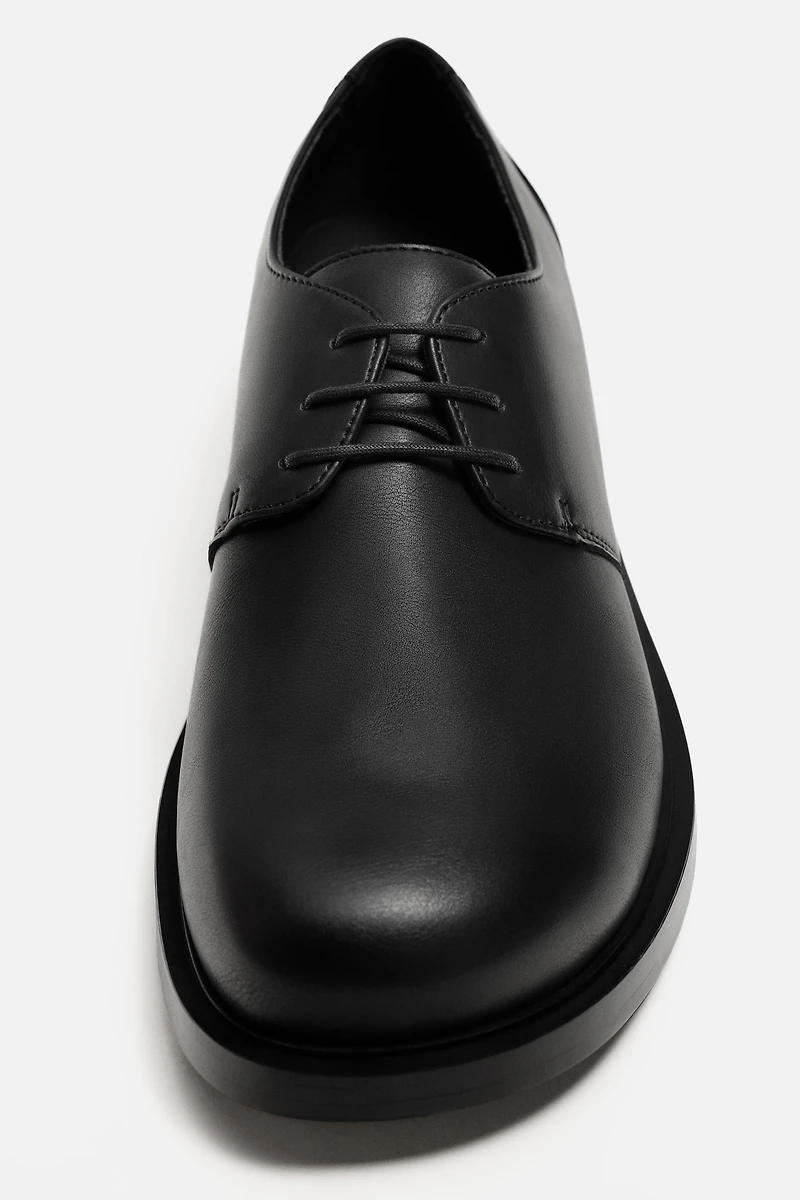 CHAUSSURES HABILLÉES