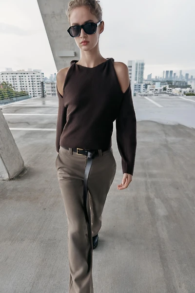CUT-OUT KNIT JUMPER