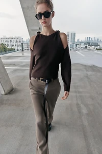 CUT-OUT KNIT JUMPER