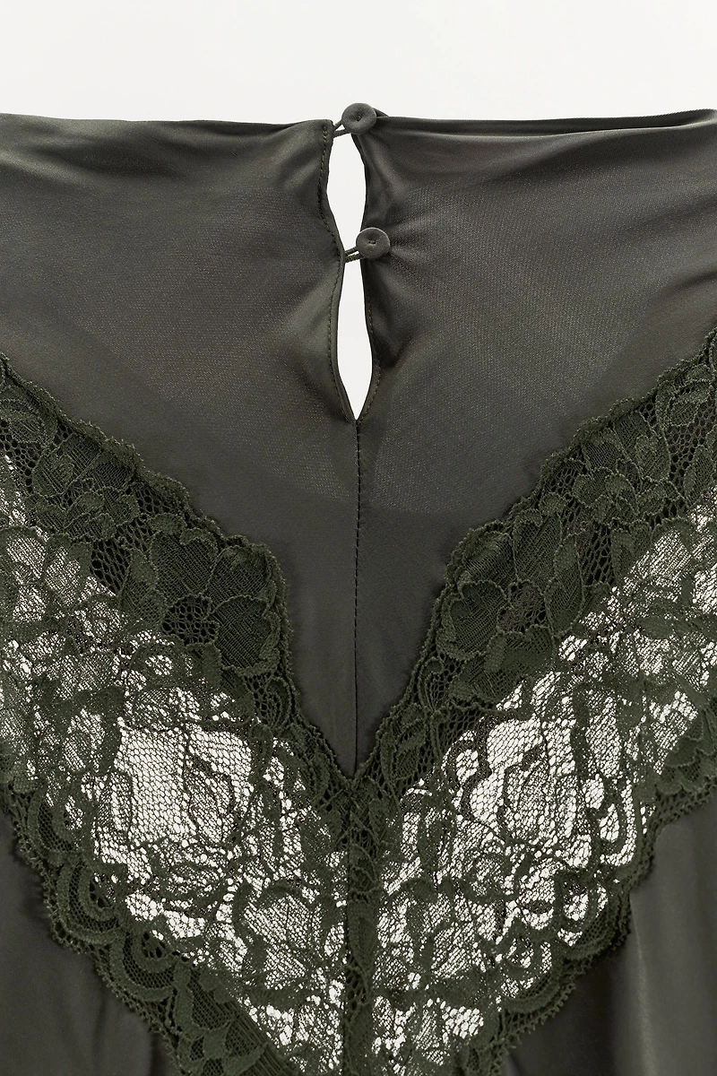 BATWING SLEEVE SATIN LACE DRESS