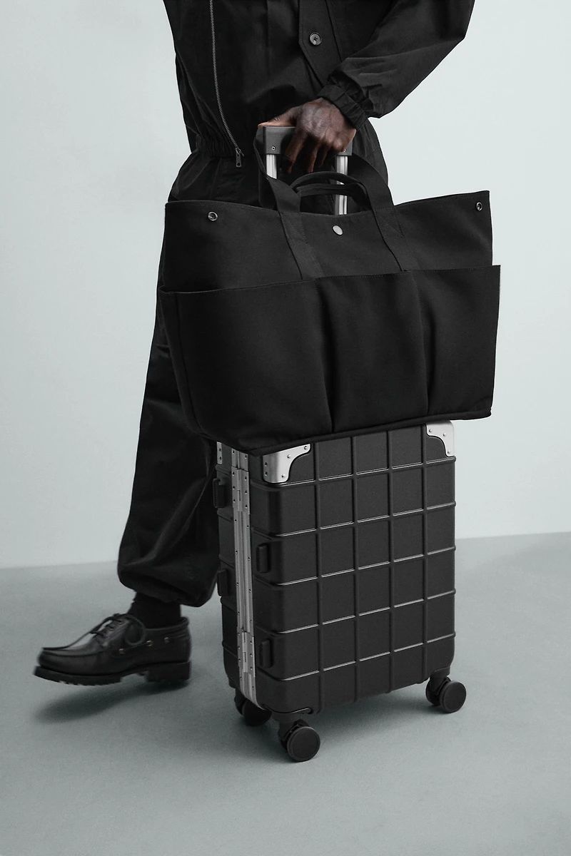 TRAVEL SUITCASE