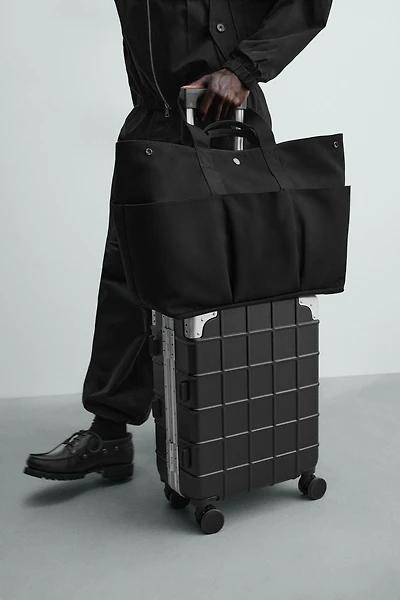 TRAVEL SUITCASE