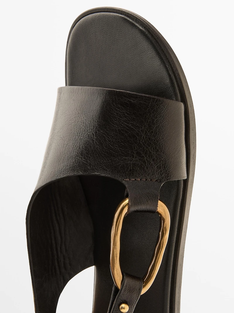 Leather sandals with ring detail