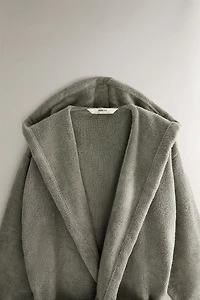 EXTRA SOFT HOODED BATHROBE (380 GXM²)