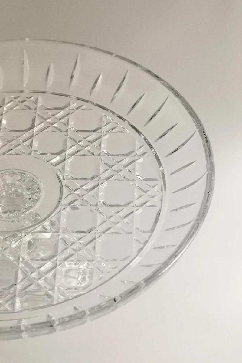 RAISED GLASS SERVING DISH WITH DIAMOND DESIGN