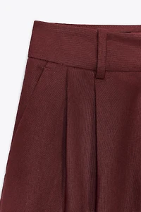 PLEATED LINEN BERMUDA SHORTS