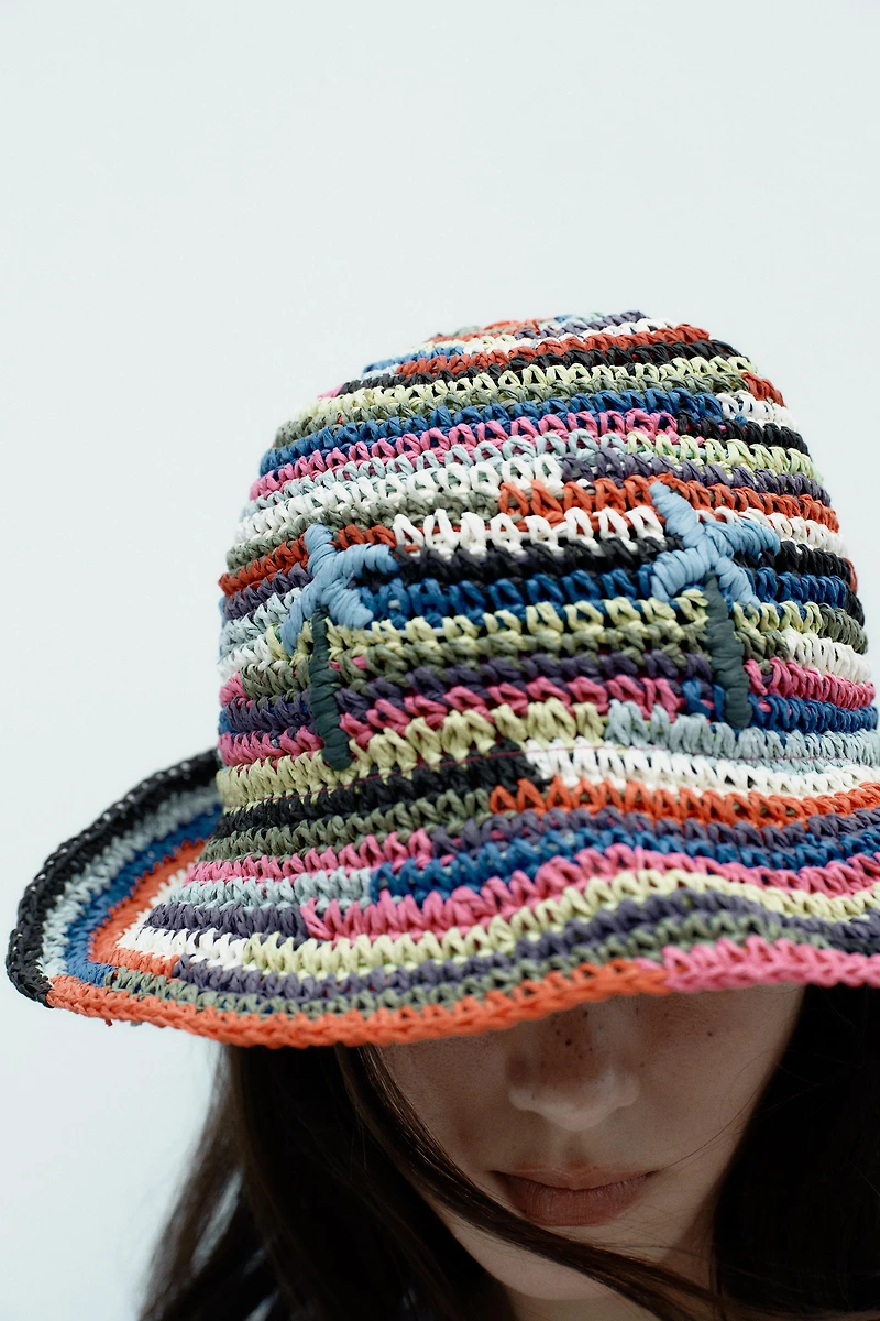MULTICOLORED BRAIDED BUCKET HAT