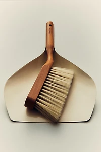 BRUSH AND DUSTPAN SET