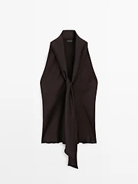 Flowing top with tie detail