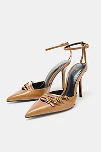 CHAUSSURES À TALONS ET BOUCLES