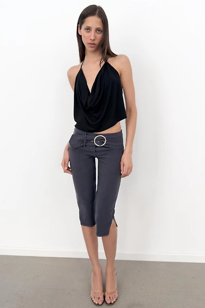 BELTED CAPRI PANTS